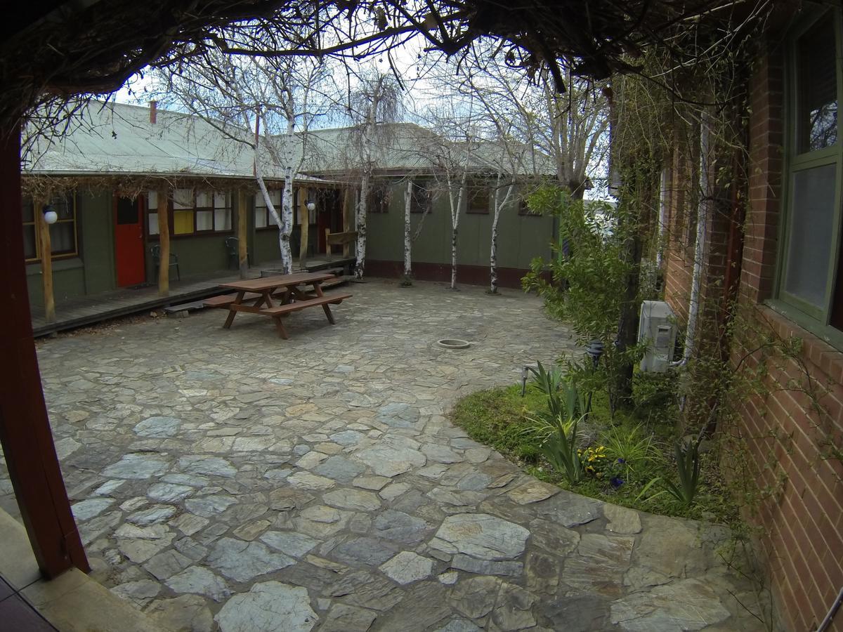 Bunkhouse Motel Cooma Exterior photo